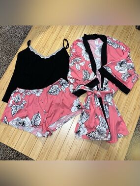 Women’s pajama set. Size S. Robe,top& shorts. Coral,black & white floral print.